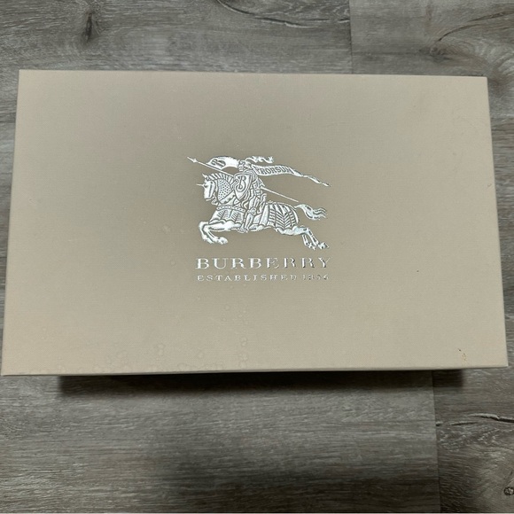 Authentic Burberry pumps - Picture 5 of 5